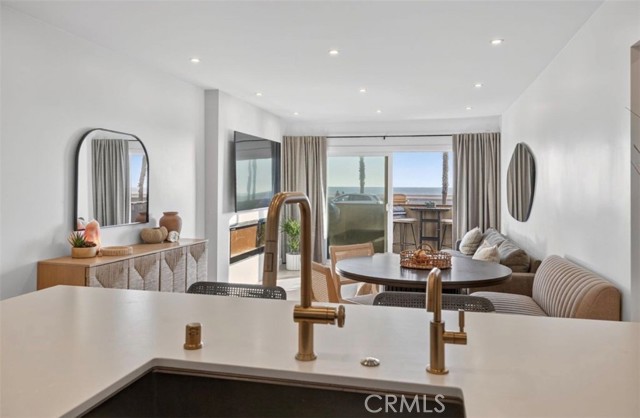 Detail Gallery Image 5 of 26 For 218 E Surfside, Port Hueneme,  CA 93041 - 3 Beds | 2 Baths