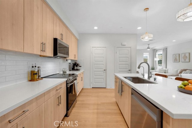 10243 Graphite Street, Spring Valley CA: https://media.crmls.org/medias/14623479-c04b-4910-8606-6f41f0b9f1c9.jpg