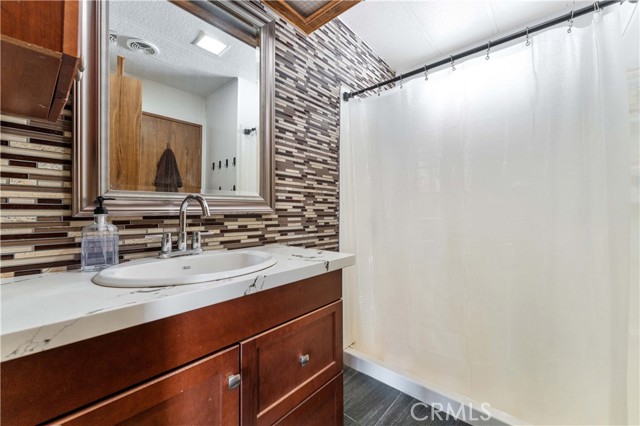 2230 Lake Park Dr, San Jacinto CA: https://media.crmls.org/medias/14625572-bc1e-431d-858d-e55c6f9231fd.jpg