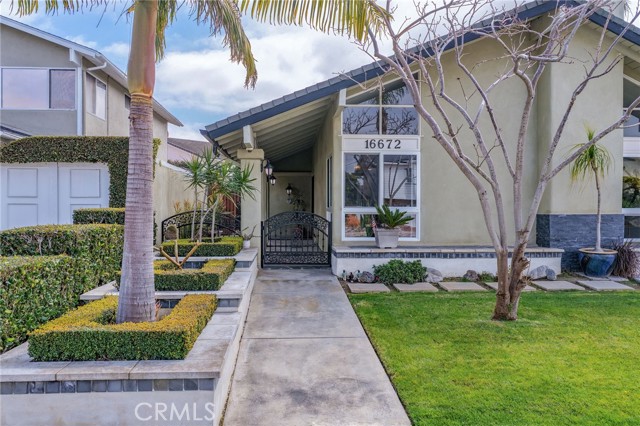 Detail Gallery Image 2 of 47 For 16672 Bolero Ln, Huntington Beach,  CA 92649 - 3 Beds | 2 Baths