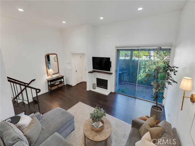 Detail Gallery Image 9 of 27 For 11806 Moorpark #C,  Studio City,  CA 91604 - 4 Beds | 3 Baths