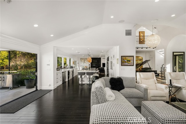 Detail Gallery Image 23 of 34 For 9821 Brentwood Dr, North Tustin,  CA 92705 - 3 Beds | 3/1 Baths