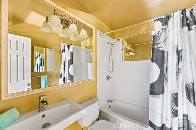 Detail Gallery Image 12 of 29 For 2009 W Oak, Fullerton,  CA 92833 - 3 Beds | 2 Baths