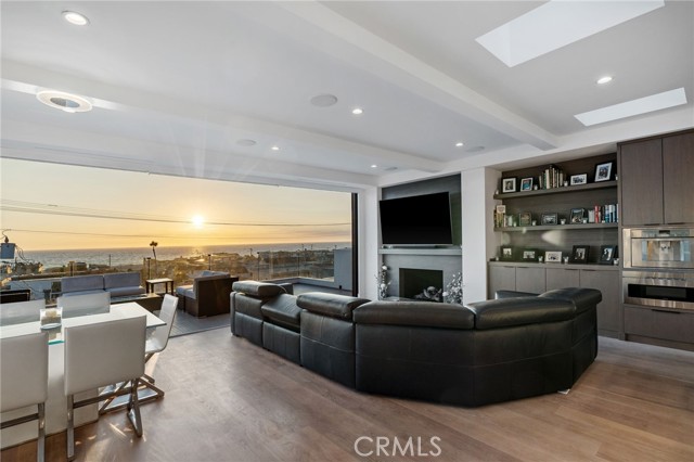 1737 Manhattan Avenue, Hermosa Beach CA: https://media.crmls.org/medias/146539d6-c773-435f-a8ea-3e7713ca1aba.jpg