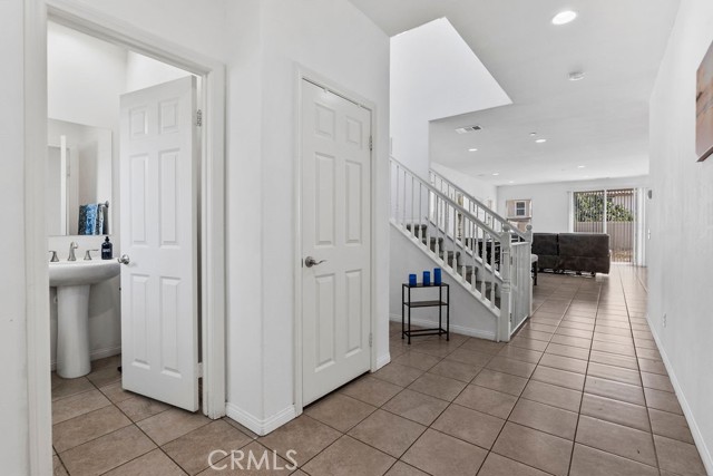 706 Leather Oak Lane, Pomona CA: https://media.crmls.org/medias/14659aea-5243-48dc-b249-97987e30a35e.jpg