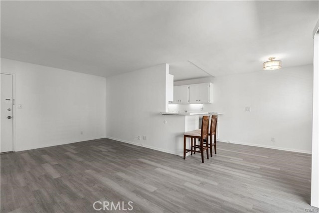Image 8 of 28 For 5349 Newcastle Avenue 18