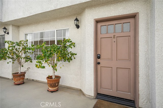 Detail Gallery Image 24 of 27 For 305 E Valencia Ave #E,  Burbank,  CA 91502 - 2 Beds | 2/1 Baths