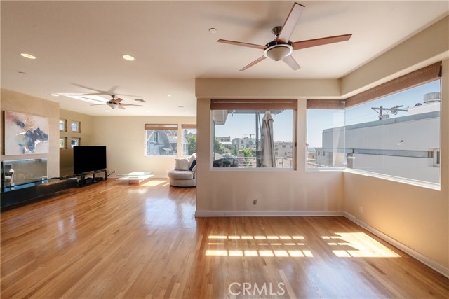 221 4th Place, Manhattan Beach, California 90266, 3 Bedrooms Bedrooms, ,2 BathroomsBathrooms,Residential,Sold,4th,SB23186070