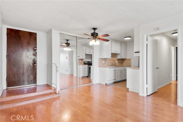 3565 Linden Avenue, Long Beach CA: https://media.crmls.org/medias/14681329-53d0-4ef1-b89b-feab73345042.jpg