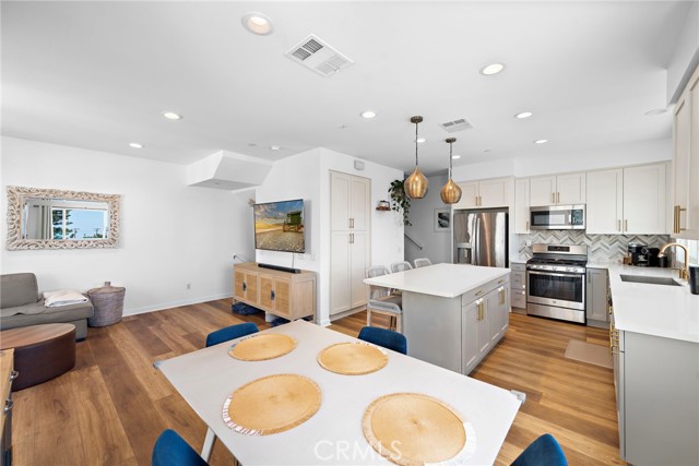 Detail Gallery Image 8 of 25 For 339 Ford Rd, Costa Mesa,  CA 92627 - 2 Beds | 2/1 Baths