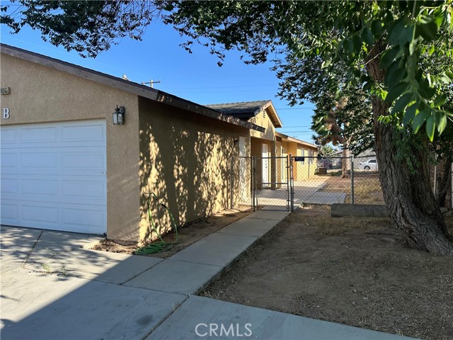 16585 Pine Street, Hesperia CA: https://media.crmls.org/medias/14694032-c1c9-4a89-b55b-6911729bac49.jpg