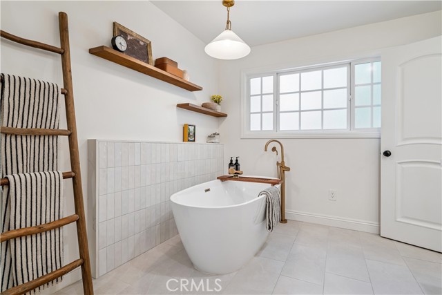 Detail Gallery Image 47 of 73 For 4590 Ensenada Dr, Woodland Hills,  CA 91364 - 3 Beds | 2/1 Baths