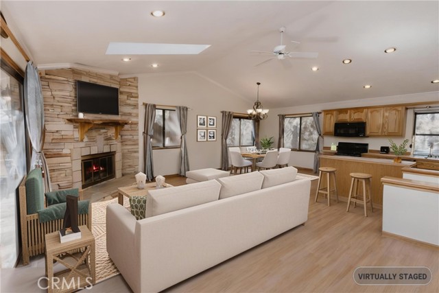41984 Mapleleaf Drive, Big Bear Lake CA: https://media.crmls.org/medias/146a583e-1dc9-4402-aef8-fa9ce2cc5982.jpg
