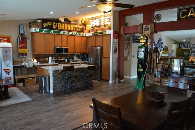 Detail Gallery Image 8 of 42 For 17648 Park Plaza Ct, Victorville,  CA 92395 - 4 Beds | 2 Baths