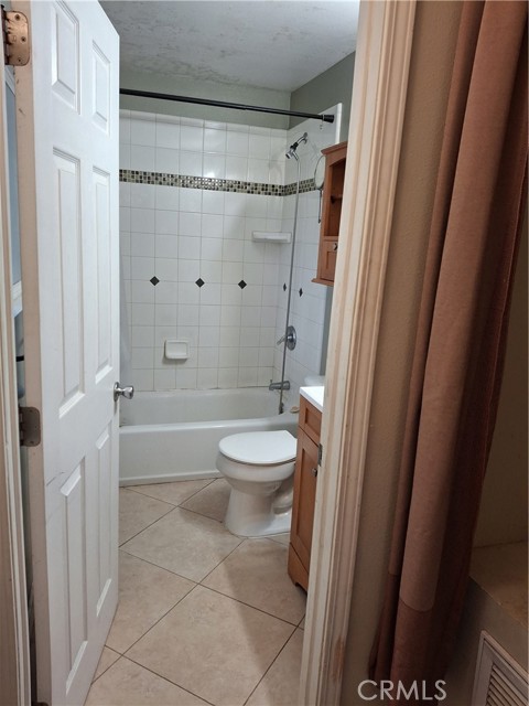 Detail Gallery Image 8 of 27 For 30902 Live Oak Dr, Running Springs,  CA 92382 - 2 Beds | 1 Baths