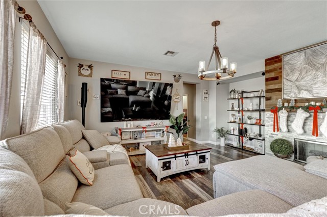 Detail Gallery Image 13 of 45 For 26978 Homeroom Ct, Moreno Valley,  CA 92555 - 4 Beds | 3 Baths