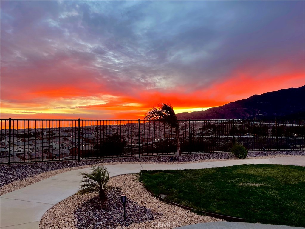 https://media.crmls.org/medias/146b5561-5ce7-4b49-a119-31a781466c90.jpg?preset=X-Large