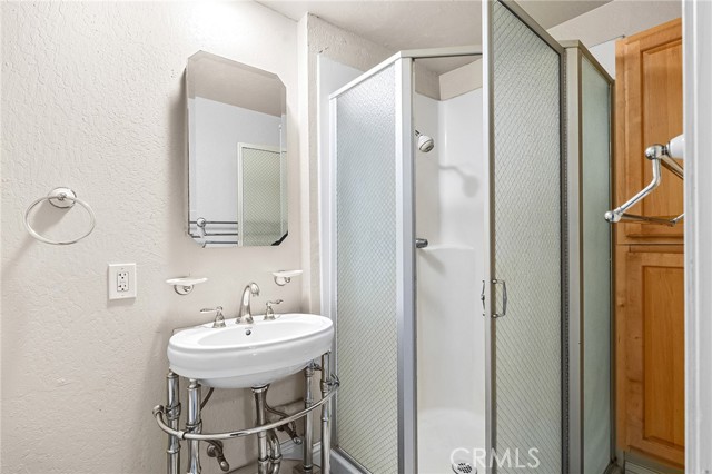 18 Jasper Drive, Chico CA: https://media.crmls.org/medias/146b8ac3-90ef-49ad-bd95-38bf7c0dd19e.jpg