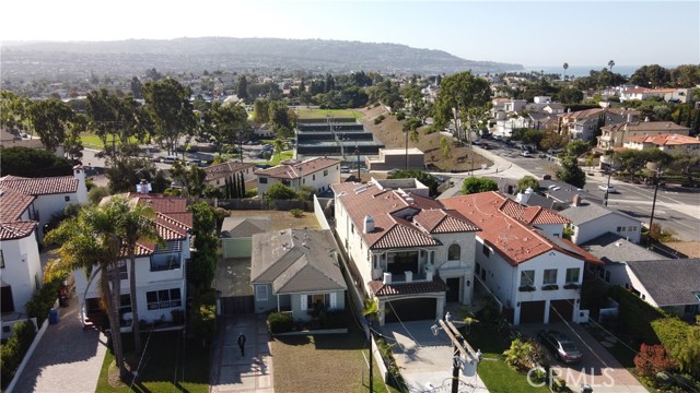 708 Rita Street, Redondo Beach, California 90277, 3 Bedrooms Bedrooms, ,2 BathroomsBathrooms,Residential,Sold,Rita,SB20235816