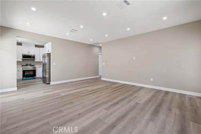 Detail Gallery Image 4 of 23 For 9754 Laramie Ave, Chatsworth,  CA 91311 - 3 Beds | 2 Baths