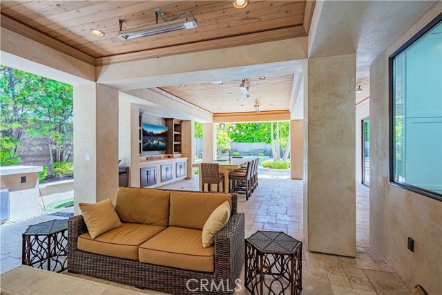 6561 Horseshoe Lane, Huntington Beach CA: https://media.crmls.org/medias/146bd0ac-2611-473a-8260-b2e9ebb2922e.jpg