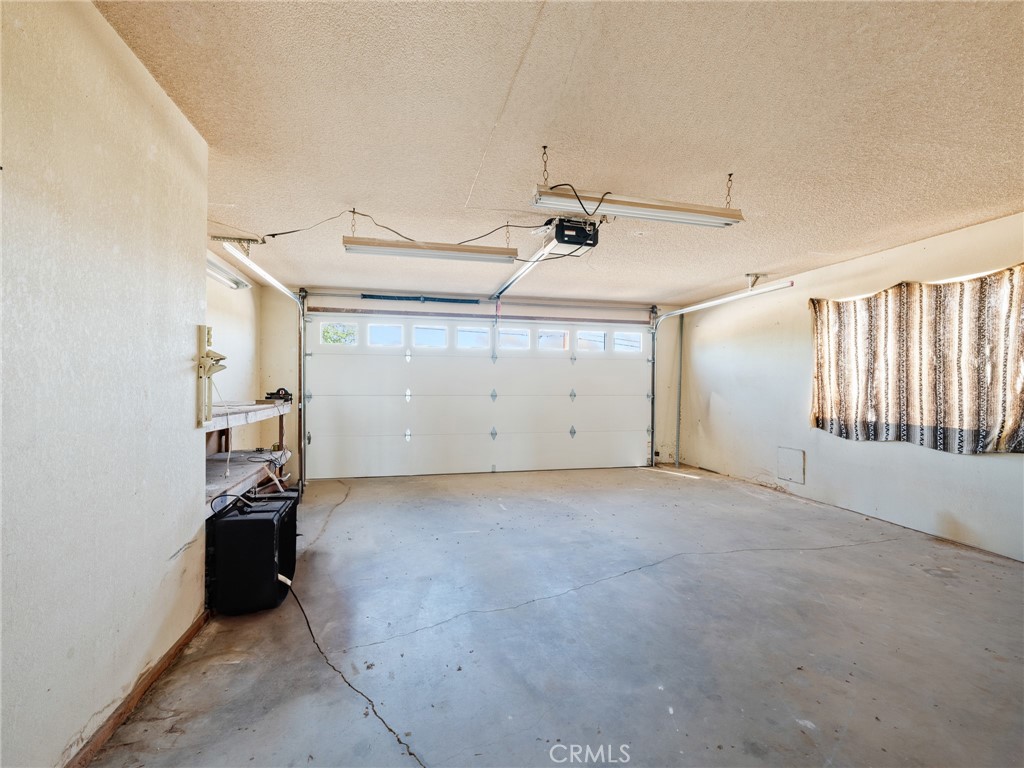https://media.crmls.org/medias/146c5439-f661-4c03-bad7-87a42cce6ea4.jpg?preset=X-Large