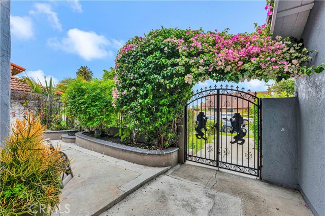 Detail Gallery Image 2 of 56 For 17830 Winterberry St, Fountain Valley,  CA 92708 - 5 Beds | 3 Baths