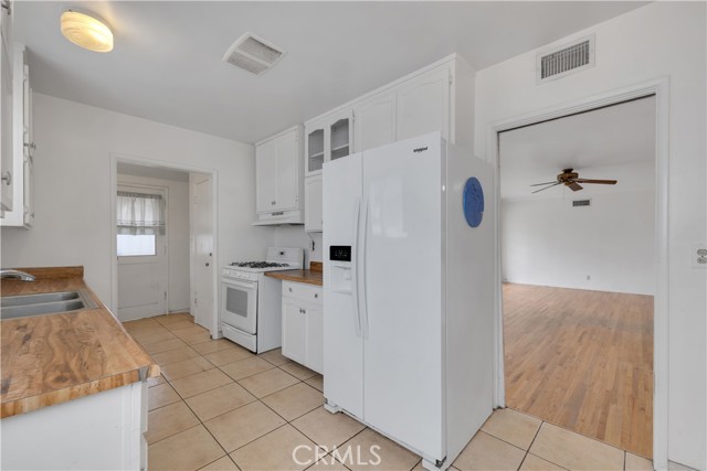 Detail Gallery Image 10 of 18 For 13449 Stagg St, Panorama City,  CA 91402 - 3 Beds | 2 Baths
