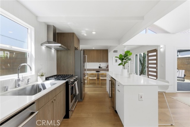 Detail Gallery Image 6 of 36 For 258 Walnut, Newport Beach,  CA 92663 - 3 Beds | 2 Baths