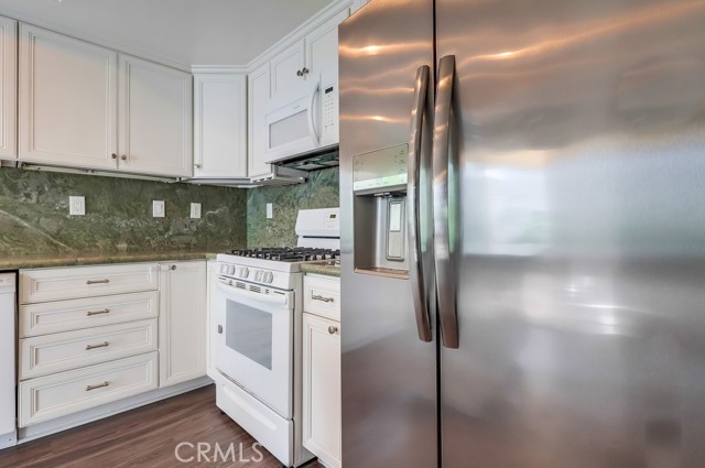 Detail Gallery Image 22 of 75 For 7030 Seawind Drive, Long Beach,  CA 90803 - 4 Beds | 3 Baths