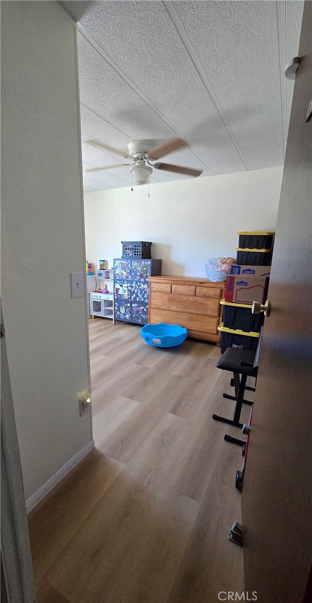 19221 Westlawn Street, Hesperia CA: https://media.crmls.org/medias/146f088e-2465-4863-904c-11a20b7cc65d.jpg