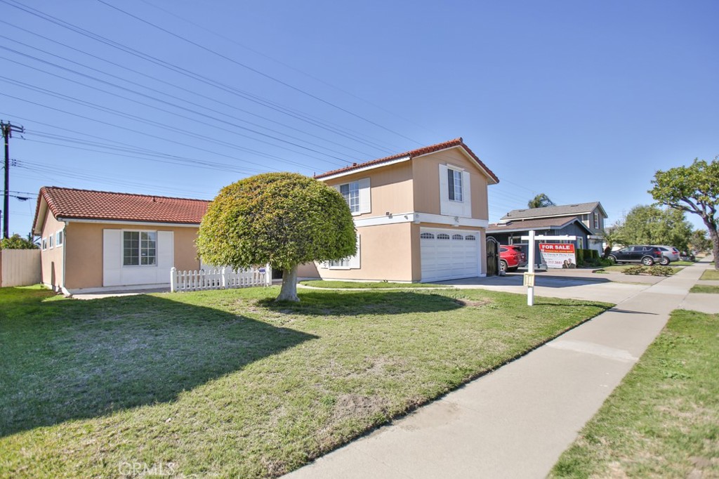 17475 Santa Lucia Street