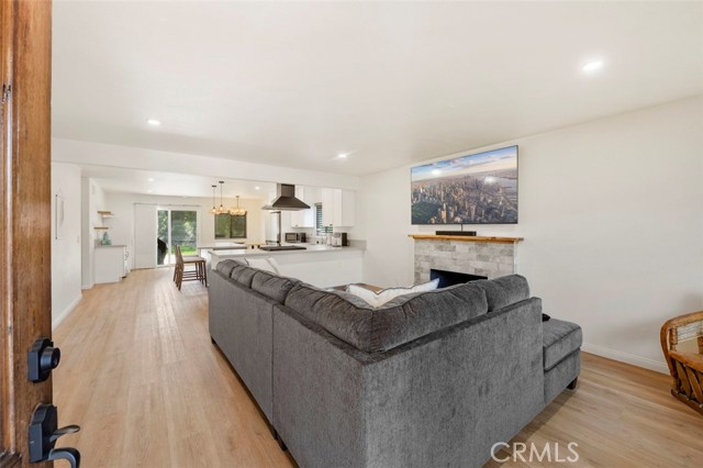 Detail Gallery Image 4 of 31 For 332 Cadillac Cir, Oceanside,  CA 92054 - 3 Beds | 2 Baths
