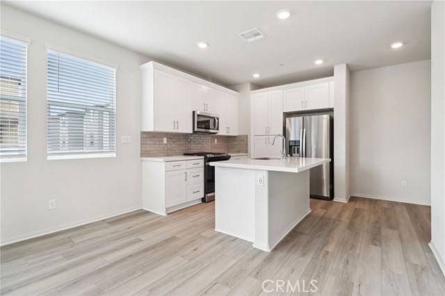 Detail Gallery Image 5 of 22 For 1541 Stratus Dr, Pomona,  CA 91768 - 2 Beds | 2/1 Baths