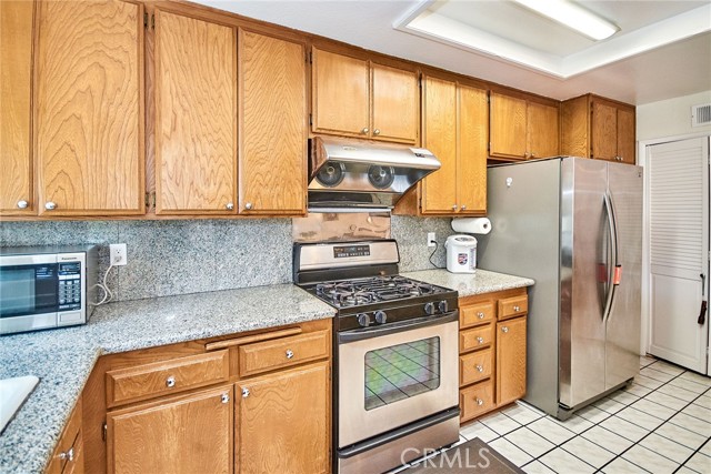 Detail Gallery Image 10 of 22 For 1144 Walnut Grove Ave #C,  Rosemead,  CA 91770 - 2 Beds | 3 Baths