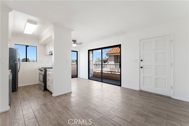Detail Gallery Image 9 of 36 For 1168 E 10th St #213,  Long Beach,  CA 90813 - 2 Beds | 2 Baths