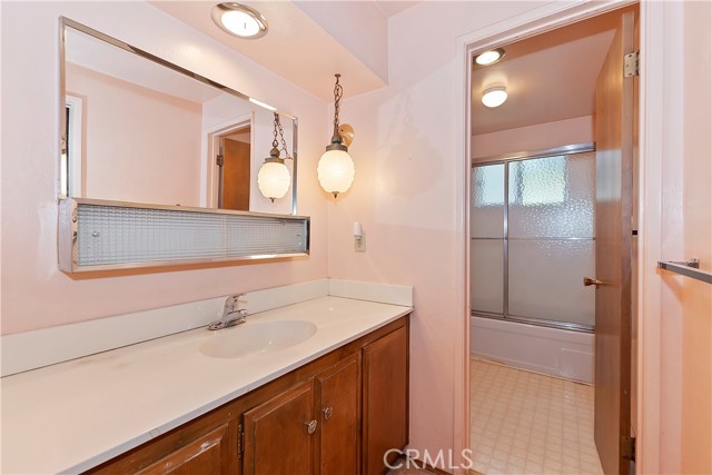 Detail Gallery Image 6 of 10 For 920 Berne Dr, Crestline,  CA 92325 - 2 Beds | 1 Baths