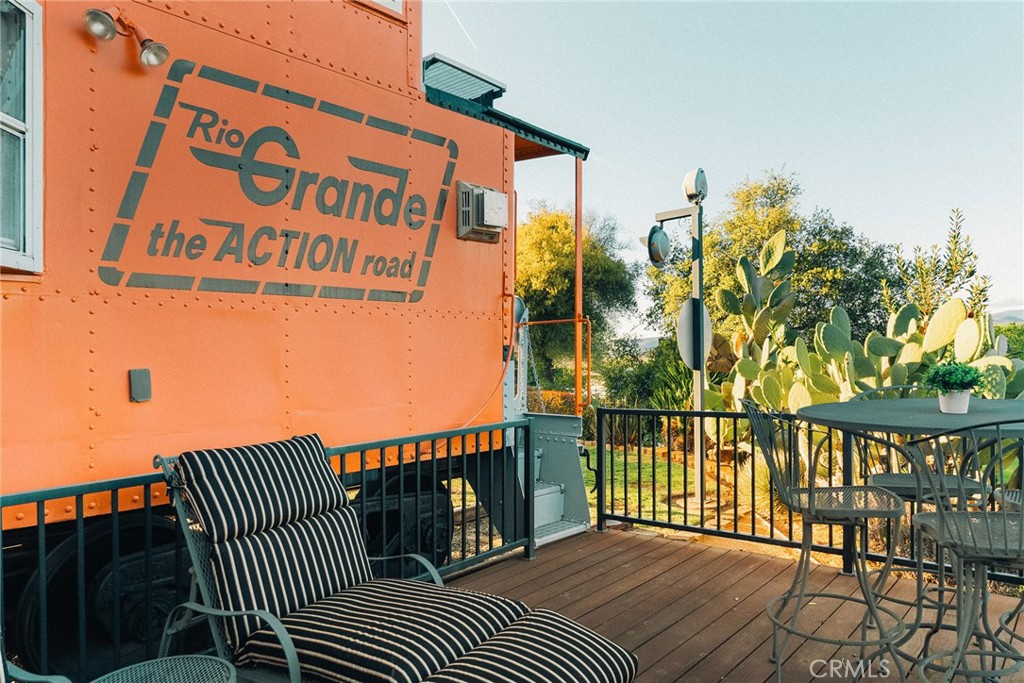 https://media.crmls.org/medias/1471692b-b734-4379-b333-6e4fe4787059.jpg?preset=X-Large