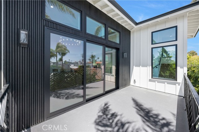 926 17th St, Hermosa Beach CA: https://media.crmls.org/medias/1471cdc5-95d0-4ef9-b359-648454ab6215.jpg