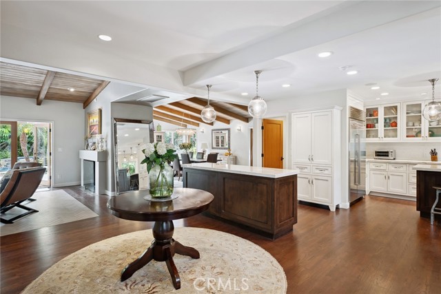 4520 El Caballero Drive, Tarzana CA: https://media.crmls.org/medias/147271d0-2f17-48e9-889b-9d37f205807c.jpg