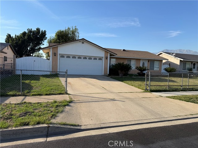 Detail Gallery Image 3 of 3 For 7558 Pinyon, Fontana,  CA 92336 - 4 Beds | 2 Baths