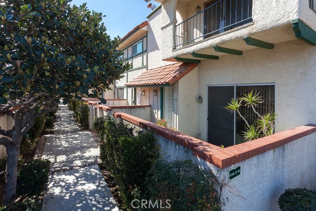Detail Gallery Image 1 of 1 For 10030 Owensmouth Ave #25,  Chatsworth,  CA 91311 - 3 Beds | 3 Baths
