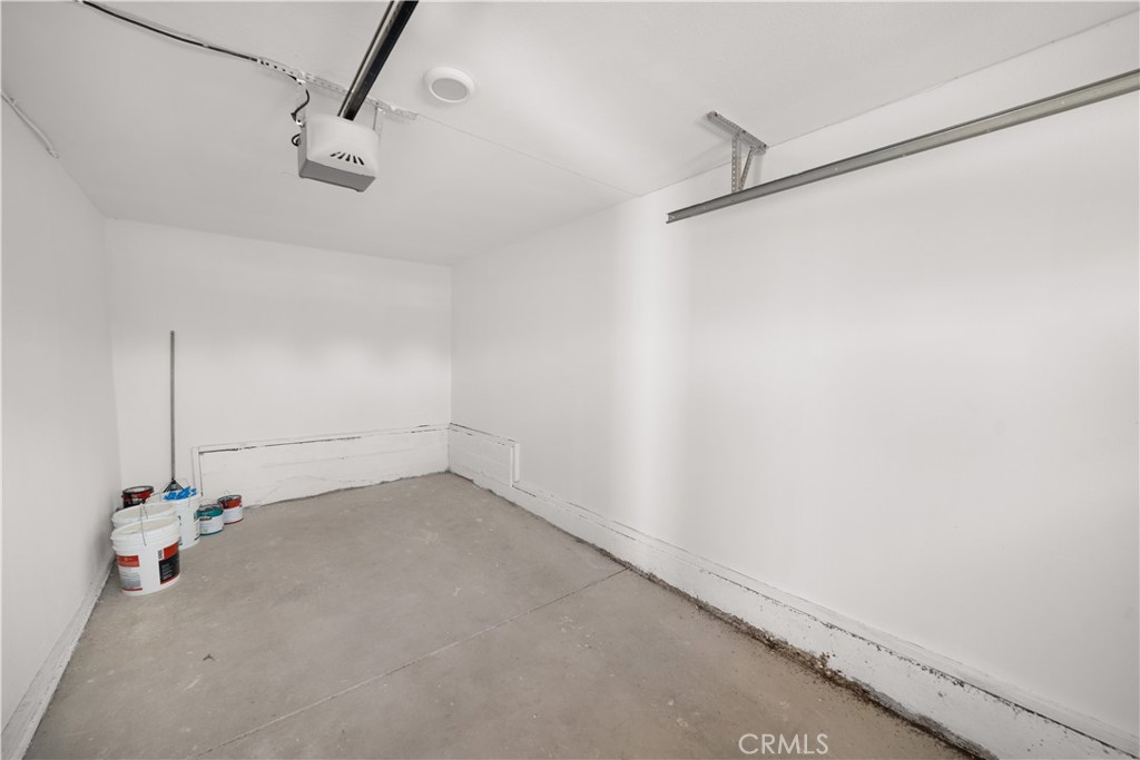 https://media.crmls.org/medias/14736393-c0fe-4d58-8c80-432819177f1b.jpg?preset=X-Large