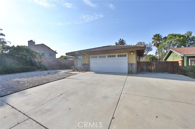 Detail Gallery Image 3 of 27 For 25252 Delphinium Ave, Moreno Valley,  CA 92553 - 4 Beds | 2 Baths