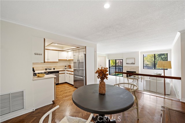 Detail Gallery Image 7 of 18 For 29125 Thousand Oaks Bld #D,  Agoura Hills,  CA 91301 - 2 Beds | 2 Baths