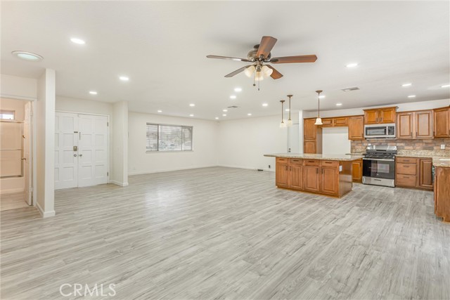 19891 Talihina Road, Apple Valley CA: https://media.crmls.org/medias/1474cc16-bcb4-4f49-9654-e67ee7a2149b.jpg