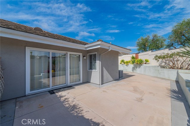 Detail Gallery Image 5 of 39 For 820 Gardenia, Corona Del Mar,  CA 92625 - 2 Beds | 2 Baths