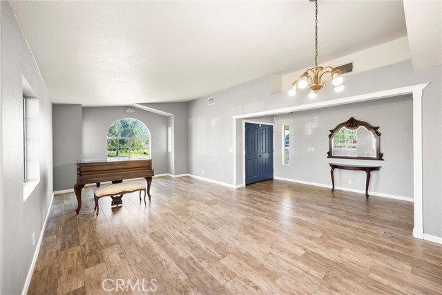 Detail Gallery Image 15 of 67 For 21725 Pinewood, Perris,  CA 92570 - 4 Beds | 3 Baths