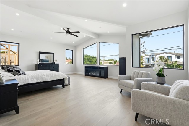 1612 Gates Avenue, Manhattan Beach CA: https://media.crmls.org/medias/14769998-3ffc-4584-bea9-56fb3edc2dd2.jpg