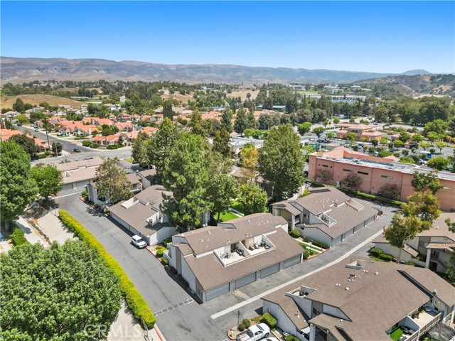15218 Campus Park Drive, Moorpark CA: https://media.crmls.org/medias/147709dd-2999-4cef-8b21-36ff1ec0e272.jpg